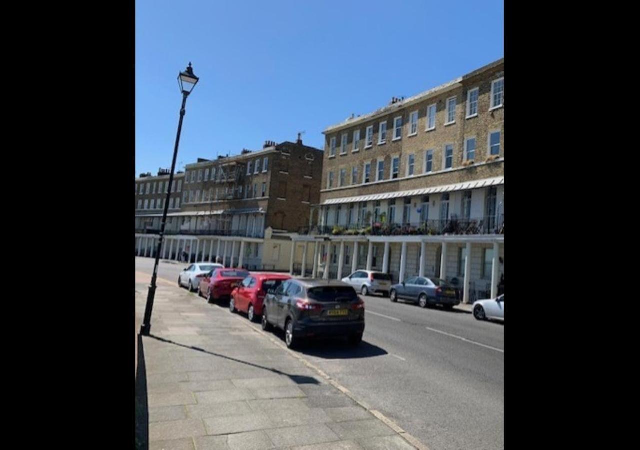 Beach View Apartment - Top Floor Sea View Ramsgate Extérieur photo